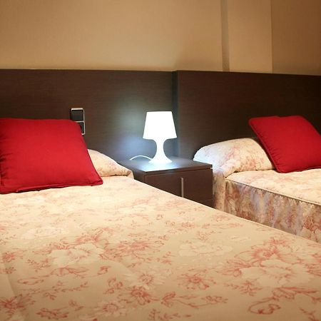 Hostal Cafeteteria Goya Барбастро Номер фото