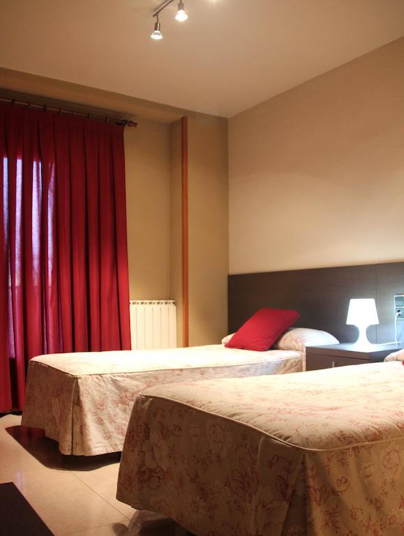Hostal Cafeteteria Goya Барбастро Номер фото