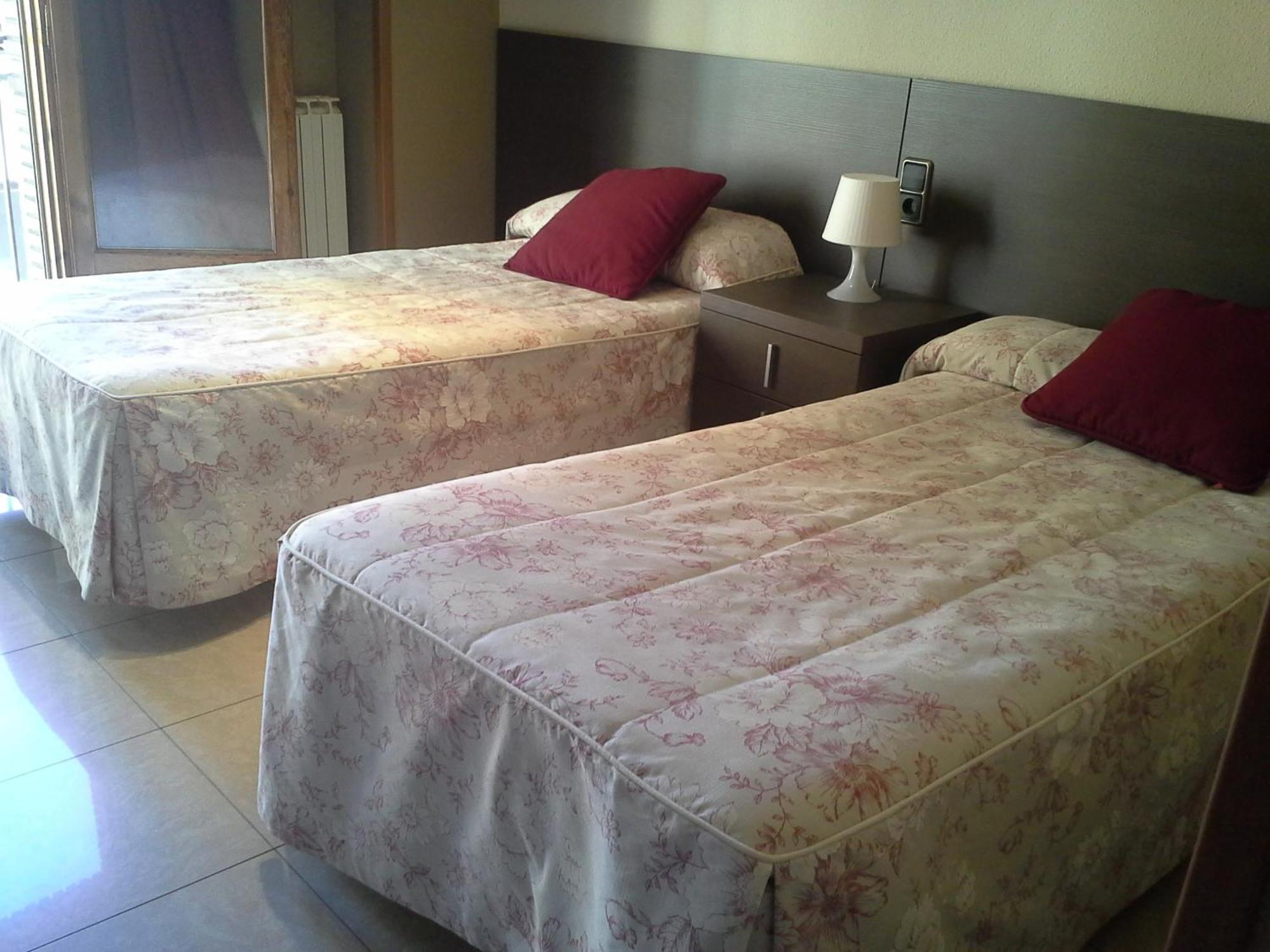 Hostal Cafeteteria Goya Барбастро Номер фото